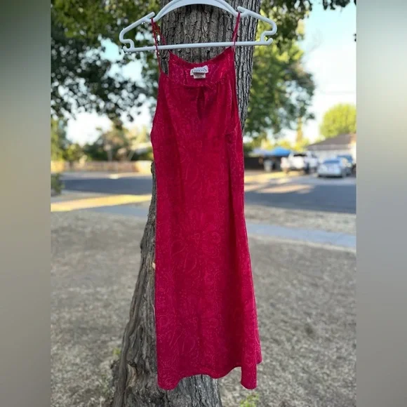 Basic Editions Vintage Strapless Dress in Vibrant Red - Picture 2 of 4